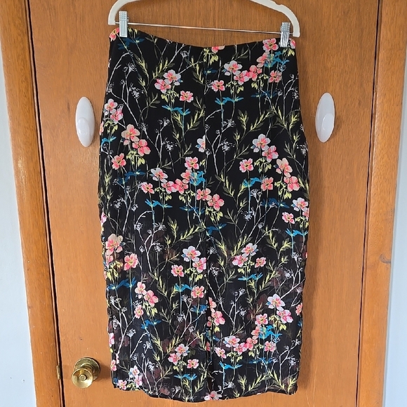 Expess Brand. Floral Black Skirt Size Large. - Picture 1 of 4